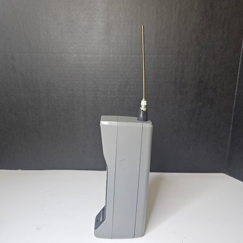 Vintage Motorola DynaTAC 8000M Brick Phone Mobile Cell Phone with Charging Base - Picture 8 of 16